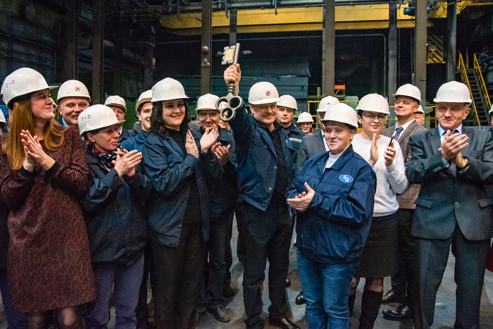 Работники литейного производства БСЗ и главный металлург – начальник литейного производства Н.Н.Сергиеня.